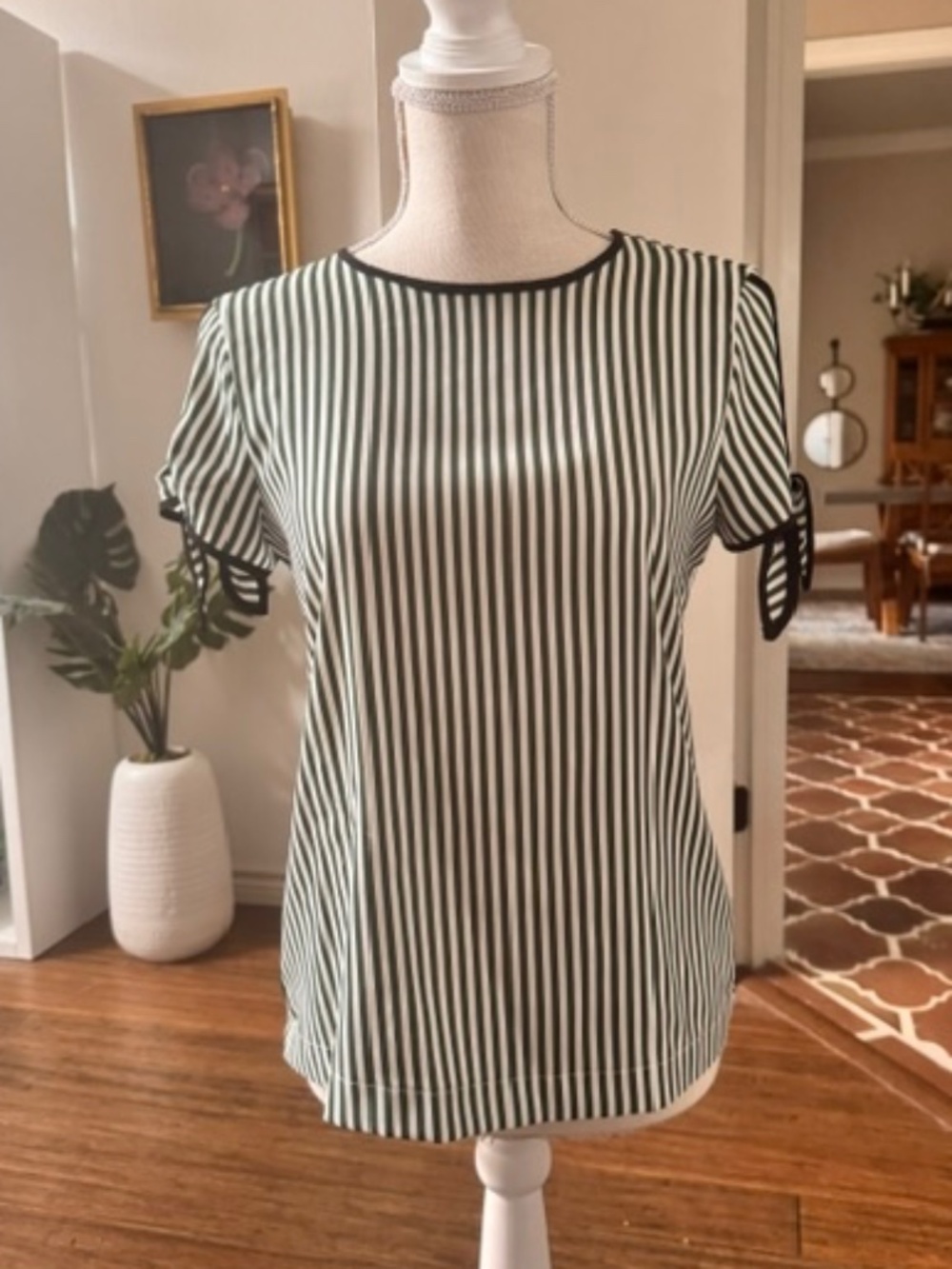 Ann Taylor White & Green Striped Short Sleeve Blouse with Tie Cuffs Size SP